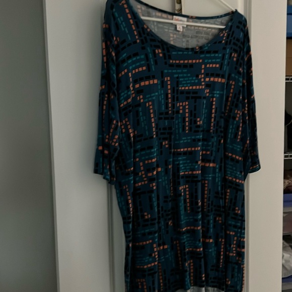 Lularoe Irma tunic medium - Picture 1 of 3